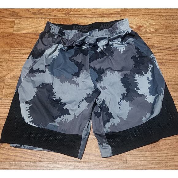 Nike Camouflage Big Swoosh Logo Athletic Shorts Mens Sz M Pockets Active Camo - Picture 2 of 5